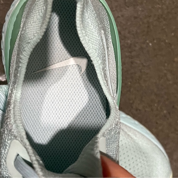 Nike - Picture 2 of 9